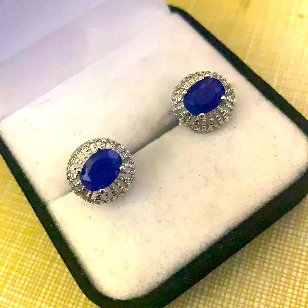New Beautiful delicate sapphire Cz earrings